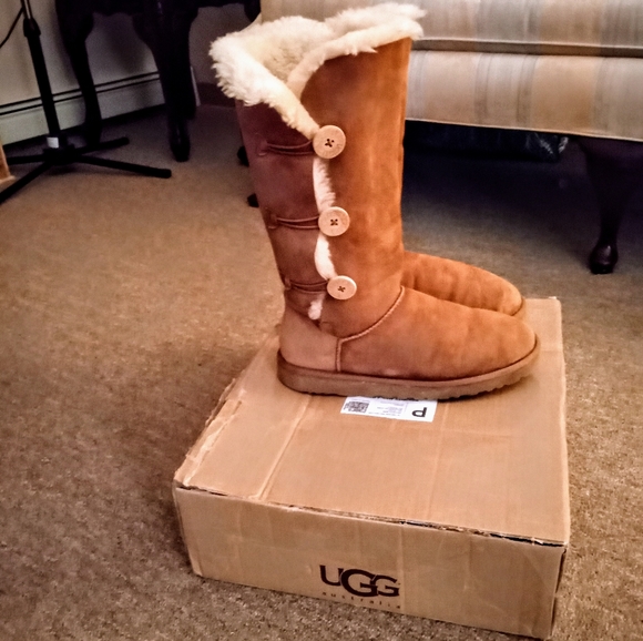 Chestnut Brown Bailey 3 Button UGG Boots Women's Size 8 - Picture 2 of 5